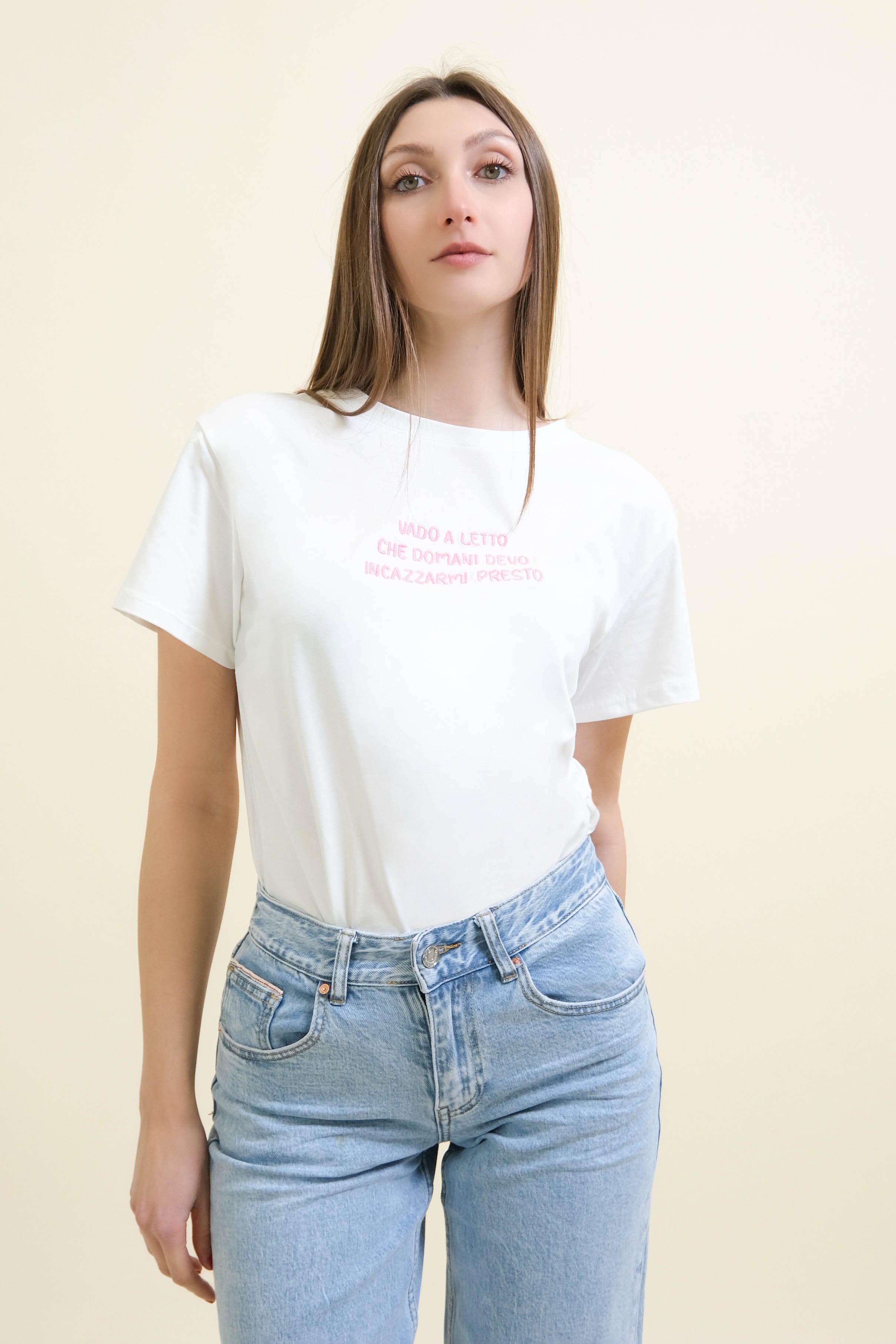 T-SHIRT "VADO A LETTO CHE DOMANI DEVO INCAZZARMI PRESTO"