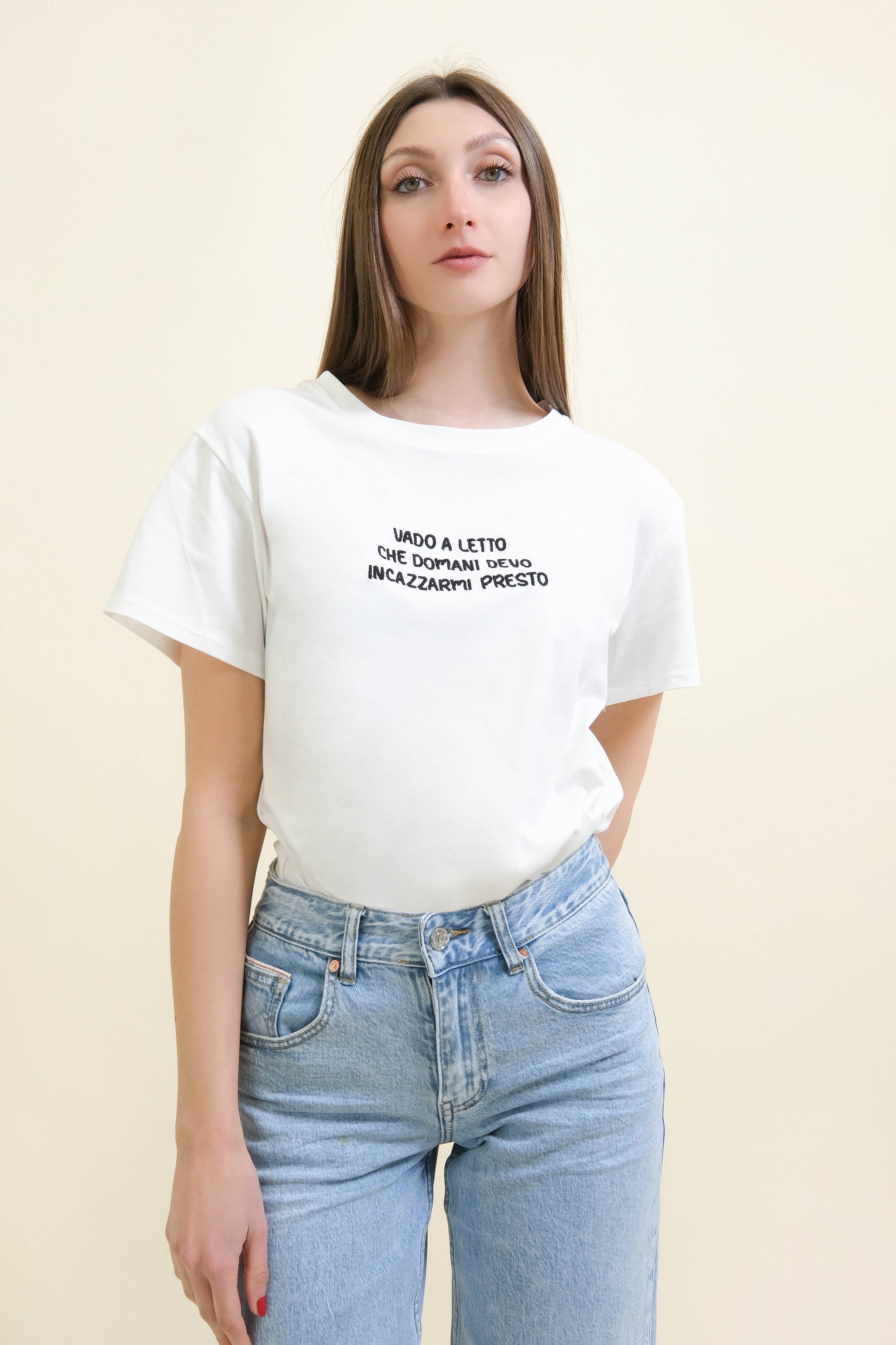 T-SHIRT "VADO A LETTO CHE DOMANI DEVO INCAZZARMI PRESTO"