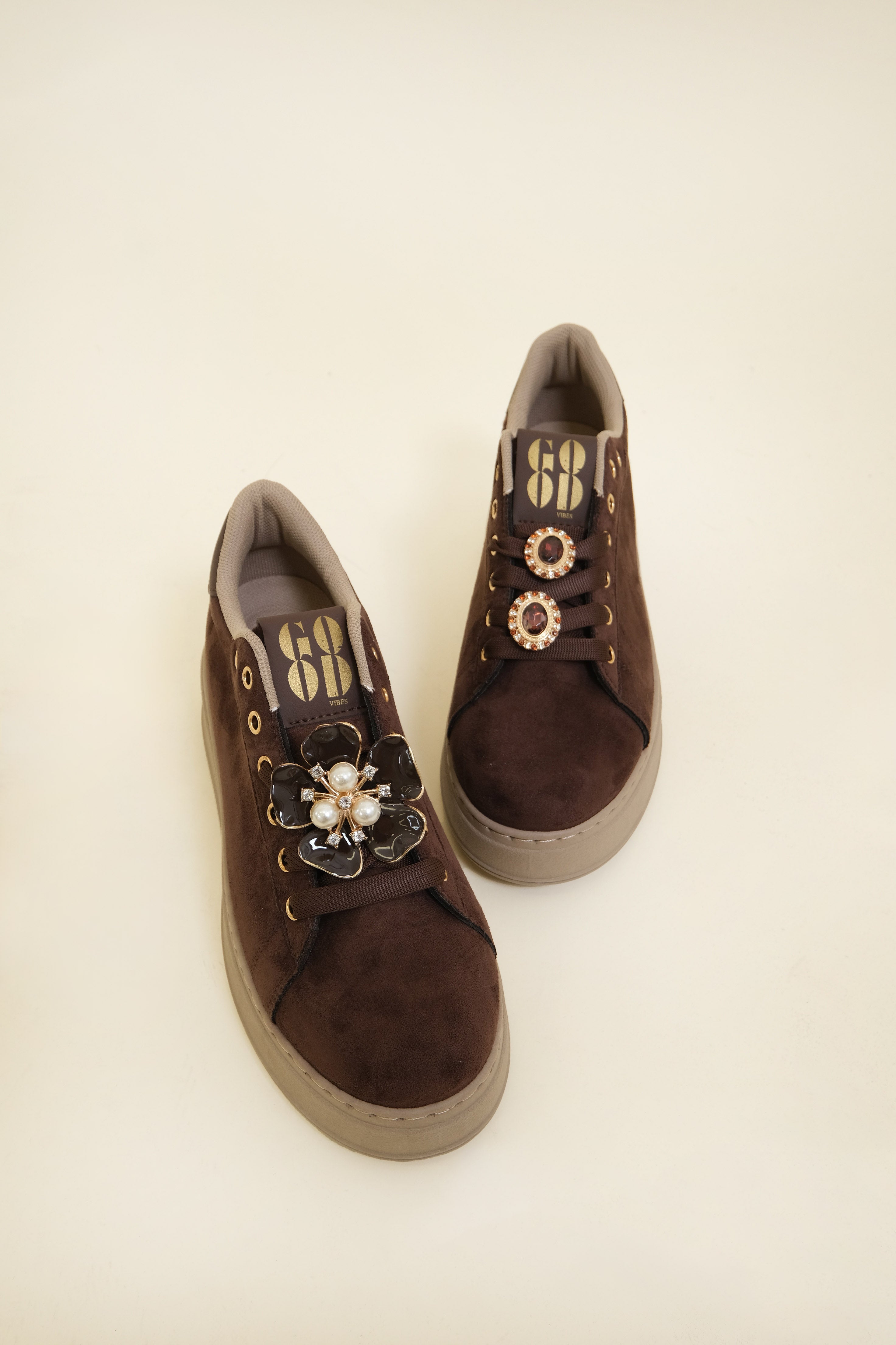 SNEAKER EDIE