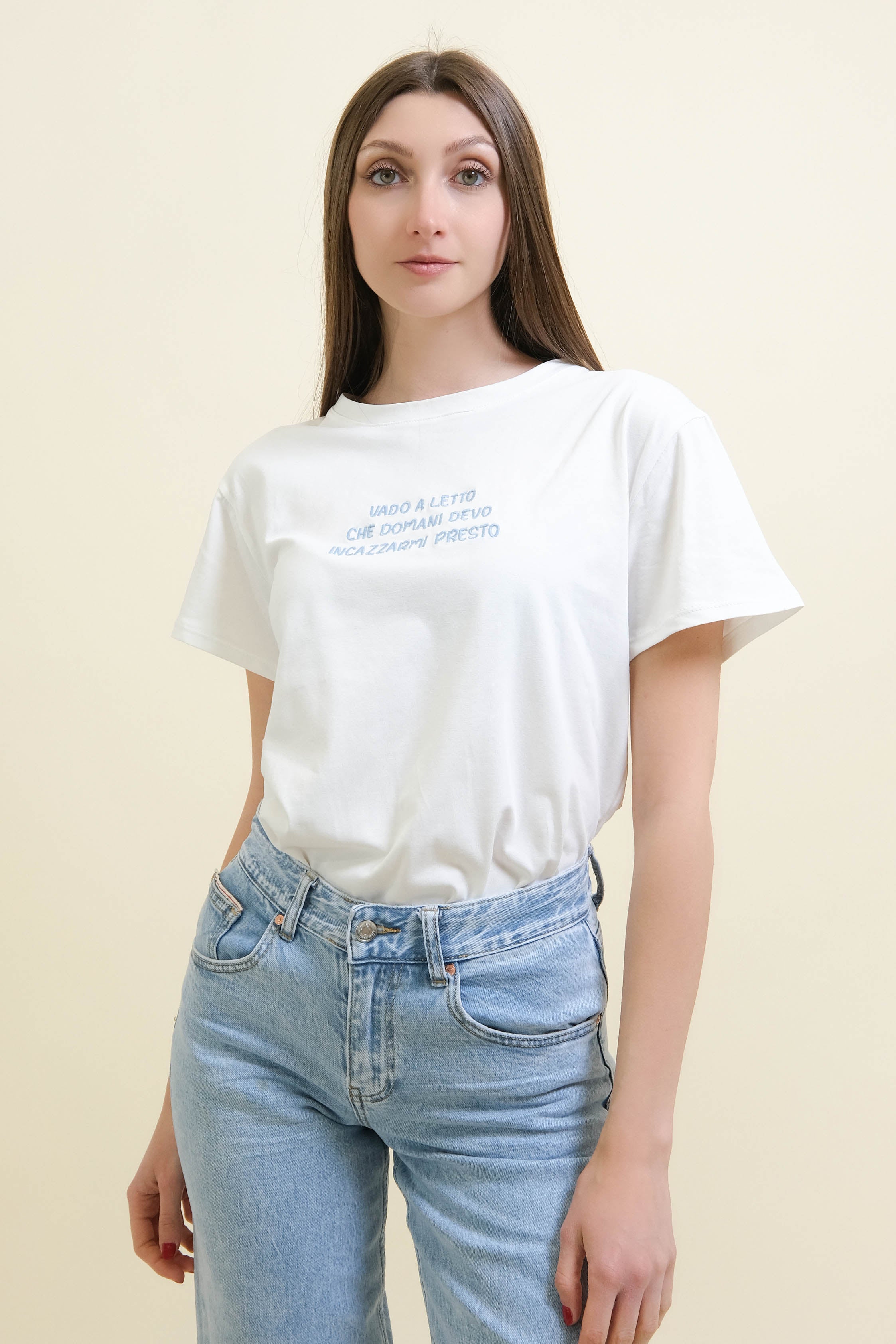 T-SHIRT "VADO A LETTO CHE DOMANI DEVO INCAZZARMI PRESTO"