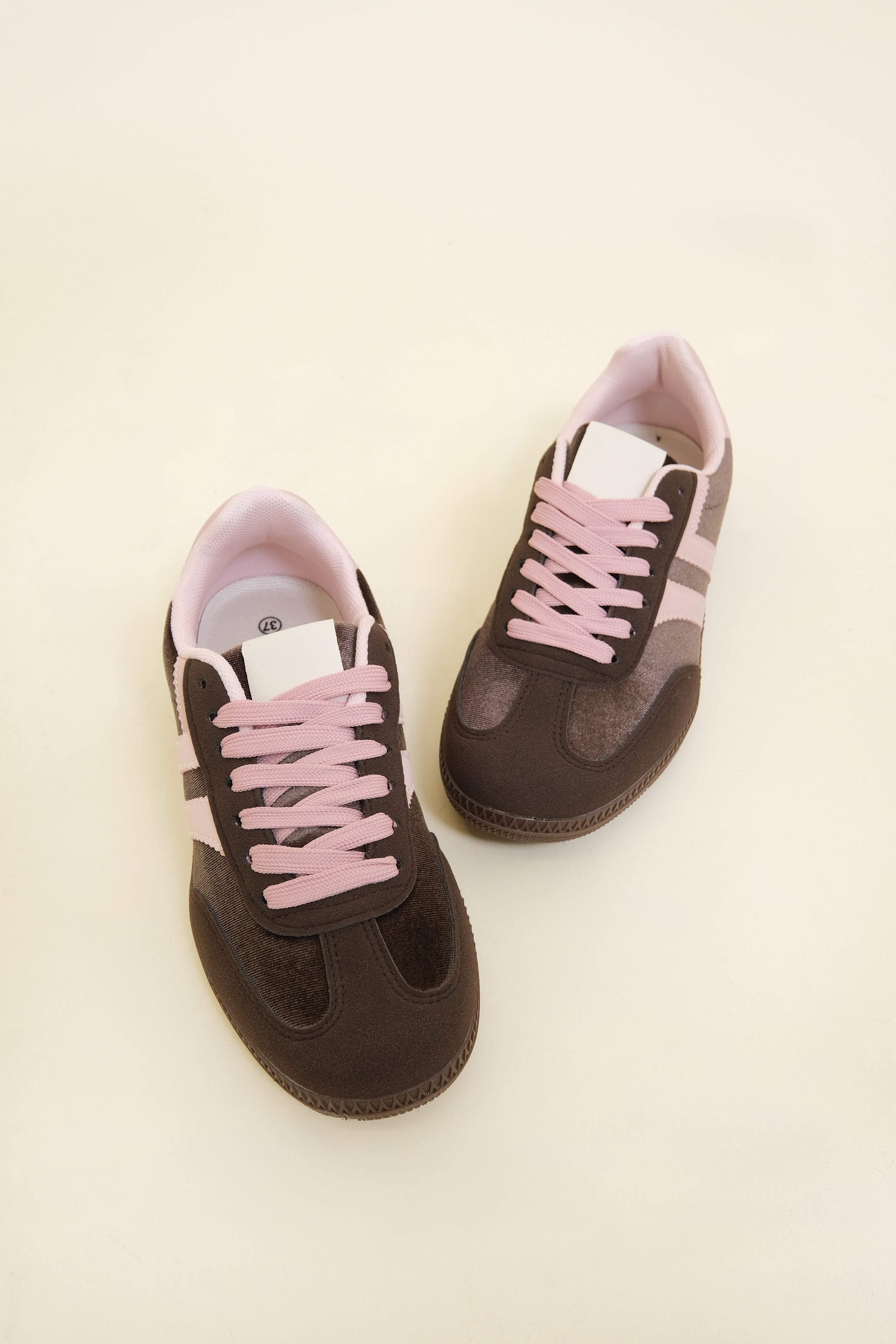 SNEAKER GALLERY
