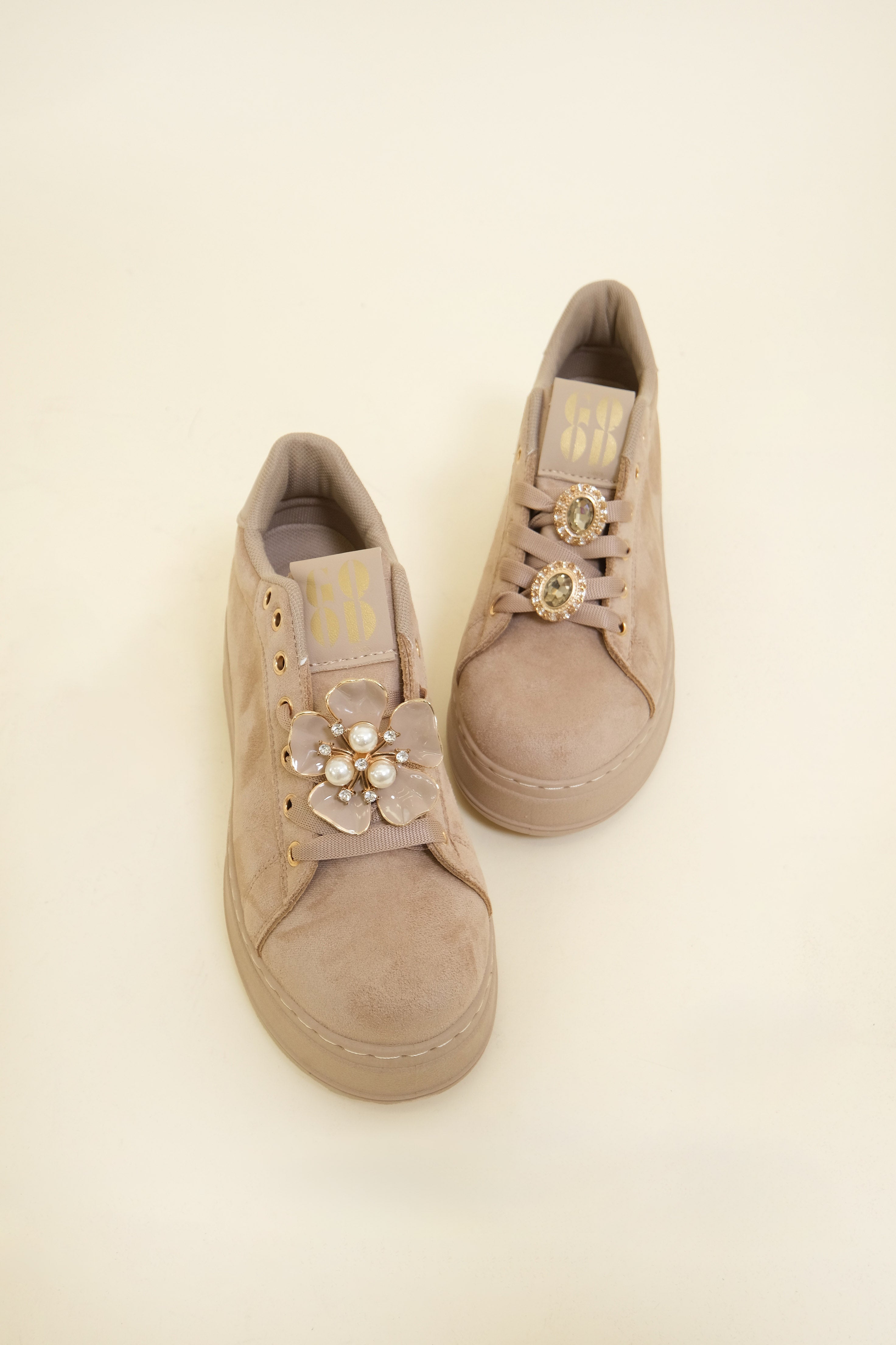 SNEAKER EDIE