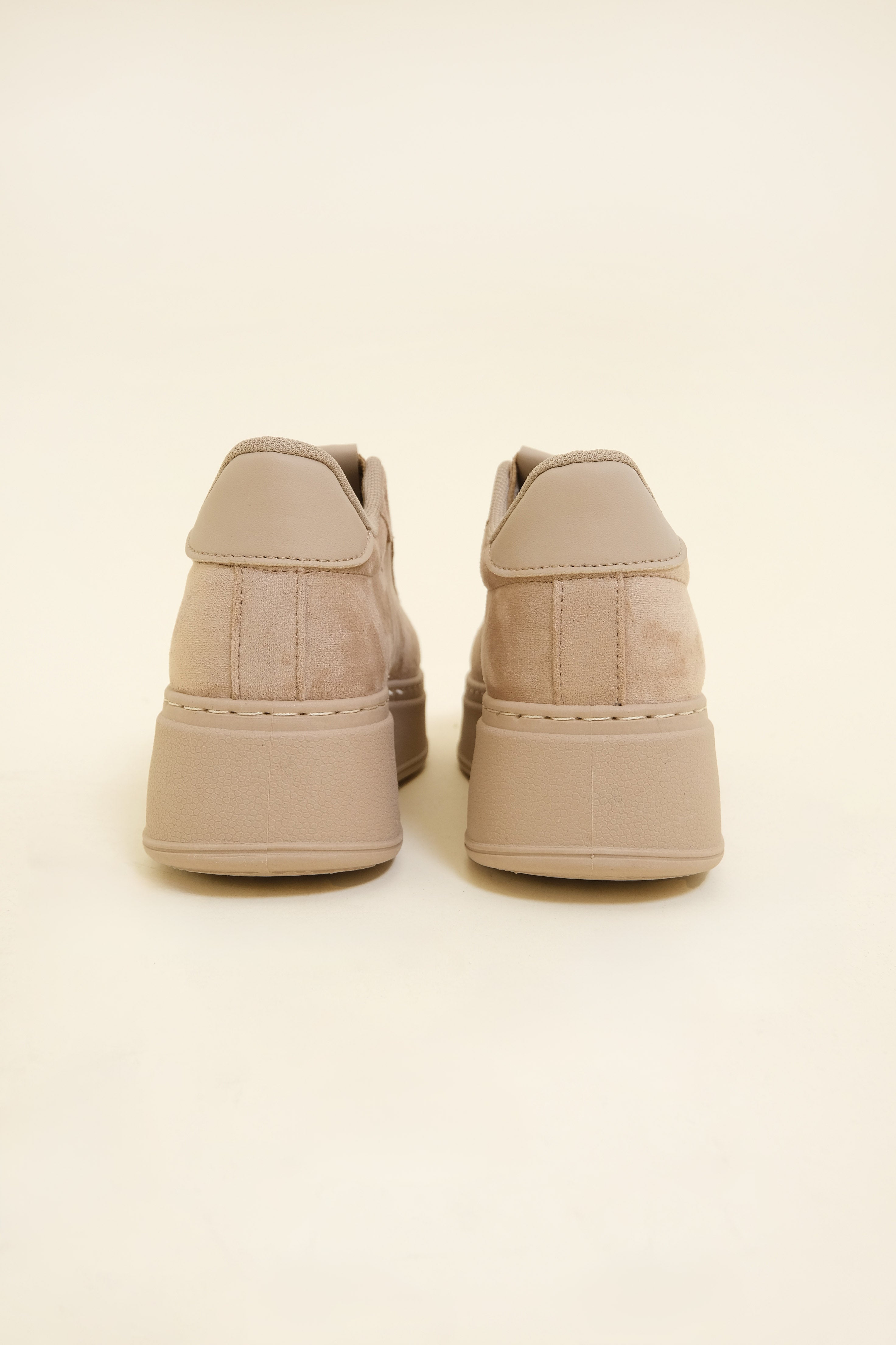 SNEAKER EDIE