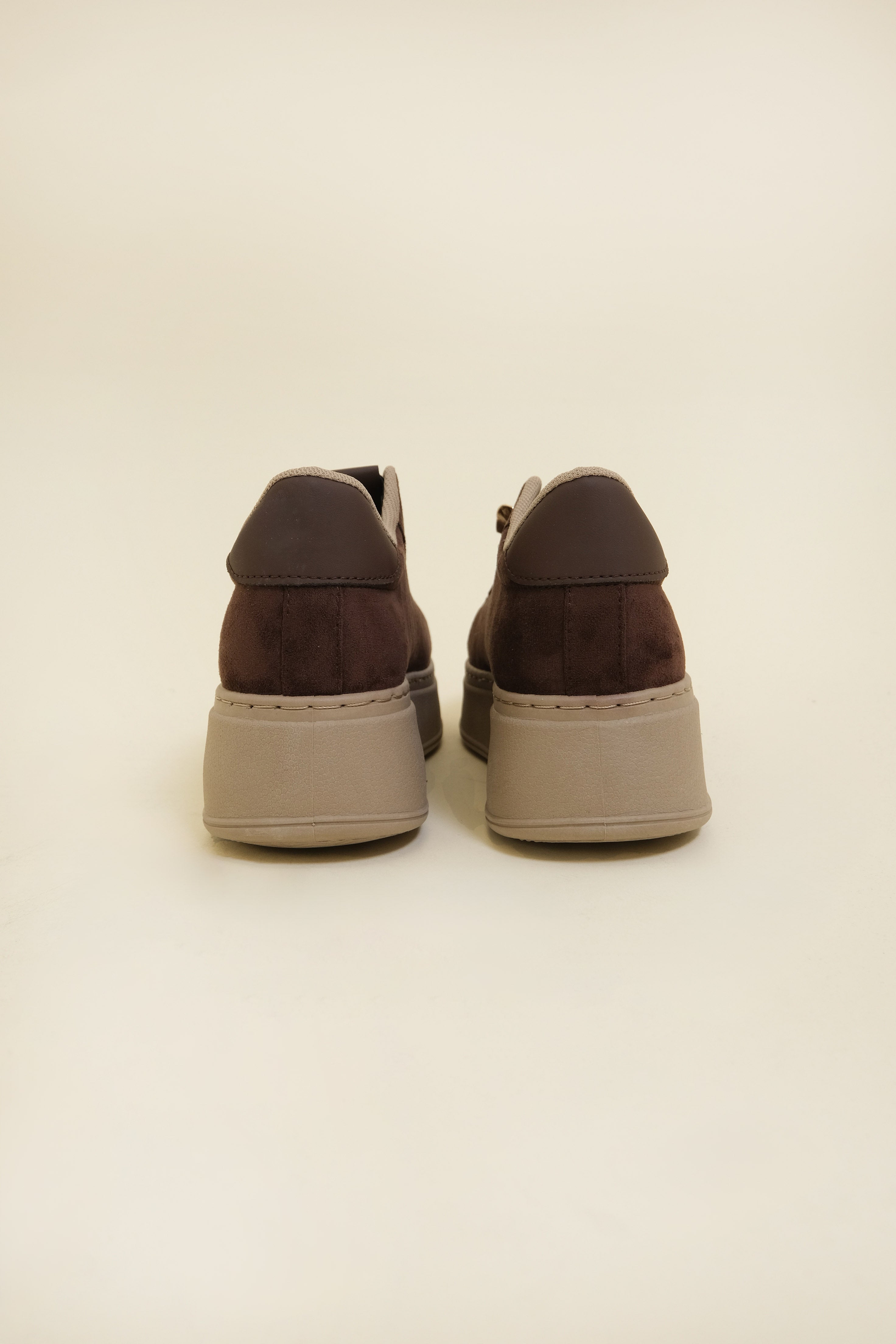 SNEAKER EDIE